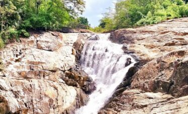 Kantha para Water falls wayanad