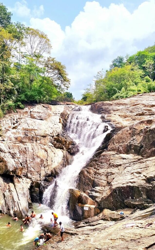 Kantha para Water falls wayanad