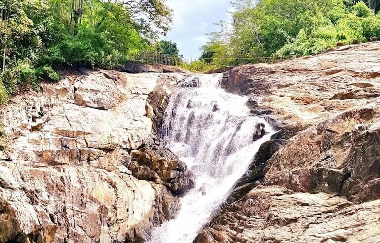 Kantha para Water falls wayanad