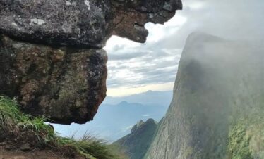 kolukkumalai-sunrise-view-point-munnar-honeymoon-tour