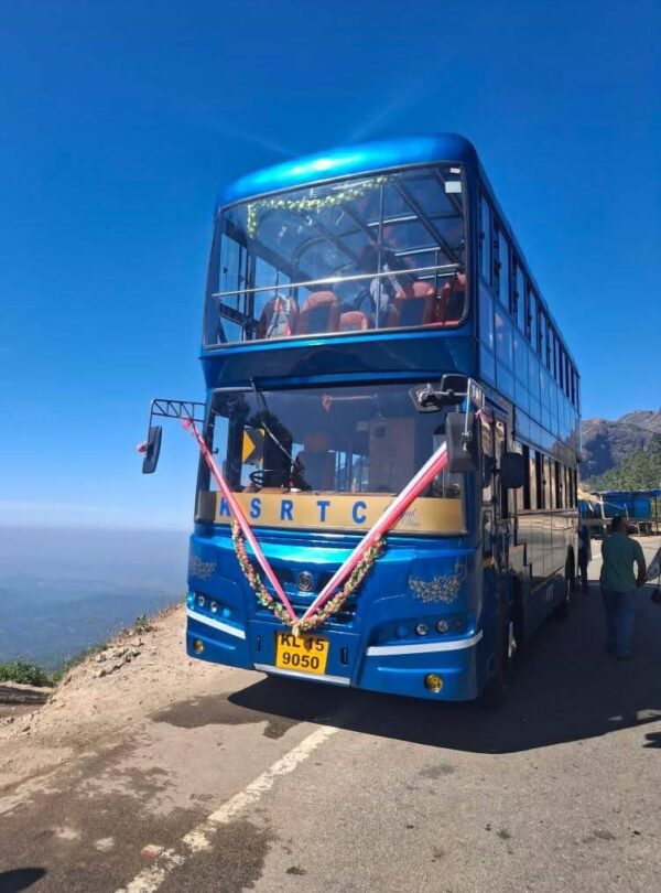 munnar-ksrtc-double-decker-bus-royal-view-ride